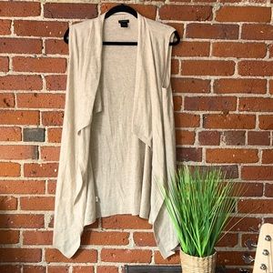 Ann Taylor Vest Flowy Front Oatmeal, Size Medium
